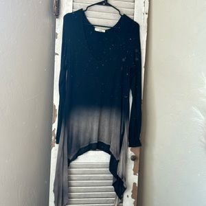 Gilded Intent from The Buckle black ombré tunic top